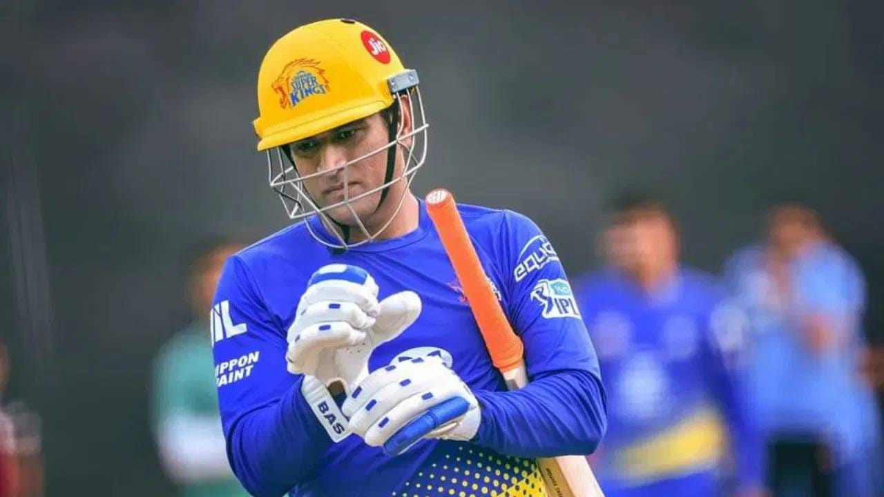 धोनीच्या फलंदाजीच्या रेकॉर्डबद्दल बोलायचे झाले तर, सर्वाधिक धावा करणाऱ्या खेळाडूंपैकी एक आहे. 2008 पासून त्याने आयपीएलमध्ये 264 सामने खेळले आहेत. या काळात त्याच्या बॅटने 229 डावांमध्ये 5243 धावा केल्या. धोनीने 24 अर्धशतके ठोकली आहेत. त्याचा सर्वोच्च धावसंख्या नाबाद 84 धावा आहे.