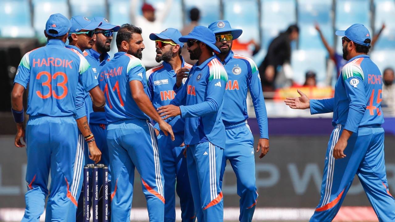 आयसीसी चॅम्पियन्स ट्रॉफी स्पर्धेतील पहिला सामना भारत आणि बांग्लादेश यांच्यात होत आहे. या सामन्यात नाणेफेकीचा कौल बांगलादेशने जिंकला आणि प्रथम फलंदाजी घेतली. या सामन्यात अवघ्या ३५ धावांवर पाच विकेट तंबूत होते. पण सहाव्या विकेटसाठी तोहिद हृदोय आणि जाकेर अली यांनी १५४ धावांची भागीदारी केली. यासह बांगलादेशला सन्मानजनक धावसंख्येपर्यंत पोहोचवलं.