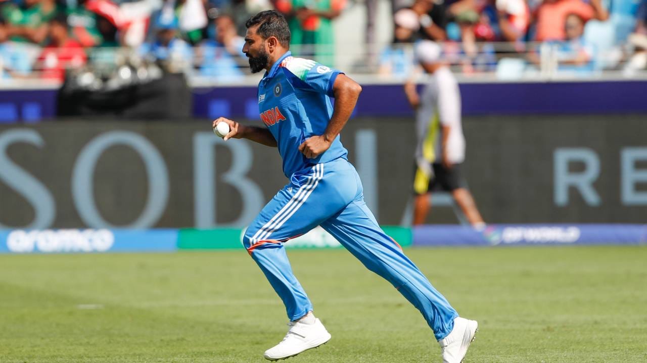 मोहम्मद शमीने ५१२६ चेंडूत २०० विकेटचा पल्ला गाठला आहे. यासह कमी चेंडूत २०० विकेट घेणारा गोलंदाज ठरला आहे. मिचेल स्टार्कने ५२४० चेंडूत, सकलेन मुश्ताकने ५४५१ चेंडूत, ब्रेट लीने ५६४०, ट्रेंट बोल्टने ५७८३ चेंडूत, तर वकार युनिसने ५८८३ चेंडूत हा पल्ला गाठला आहे. 