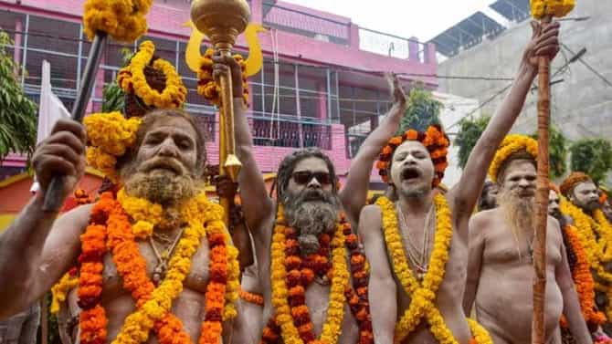 महाकुंभातून जाण्यापूर्वी नागा साधूंची सीक्रेट निवडणूक, धर्म ध्वजाच्या साक्षीने बनली नवीन सरकार