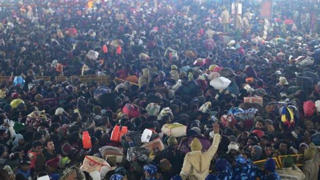 महाकुंभातील मृत्युमुखी पडलेल्या भाविकांची संख्या मोठी, मृतदेहांवर अंत्यसंस्कार झाले नाही, प्रकाश आंबेडकर यांचा आरोप महाकुंभातील मृत्युमुखी पडलेल्या भाविकांची संख्या मोठी, मृतदेहांवर अंत्यसंस्कार झाले नाही, प्रकाश आंबेडकर यांचा आरोप
