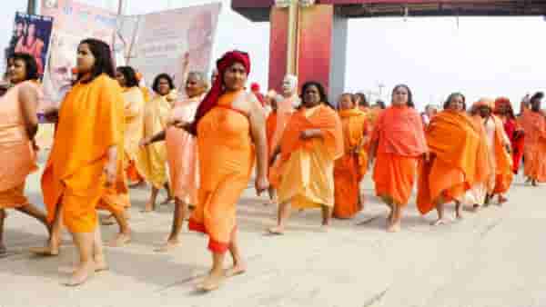 Mahakumbh 2025: खांद्यावर 11 किलोची गदा घेऊन फिरतेय नागा साधू, महाकुंभमध्ये असं काय घडलंय: कारण ऐकाल तर...