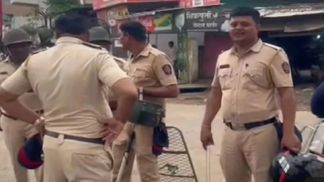 Nashik Dargah Row : नाशिकमध्ये दर्ग्यावरुन वाद, हिंदू संघटनांची हनुमानाचं मंदिर बनवण्याची मागणी