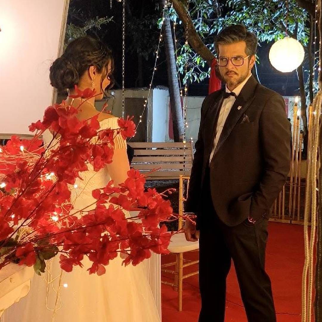 लीलाचं उपोषण मोडण्यासाठी एजे तिच्या आवडीचा नाष्टासुद्धा बनवतोय. पण काही केल्या लीला उपोषण सोडत नाही. सुनासुद्धा लीलावर बारीक लक्ष ठेवून आहेत. 
