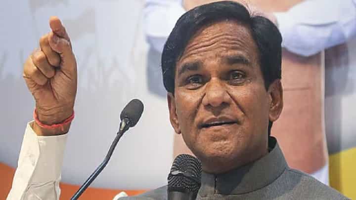 'आपले कार्यकर्ते नुसते थुंकले तरी ते वाहून जातील...', विरोधकांवर बोलताना रावसाहेब दानवे यांची जीभ घसरली 'आपले कार्यकर्ते नुसते थुंकले तरी ते वाहून जातील...', विरोधकांवर बोलताना रावसाहेब दानवे यांची जीभ घसरली
