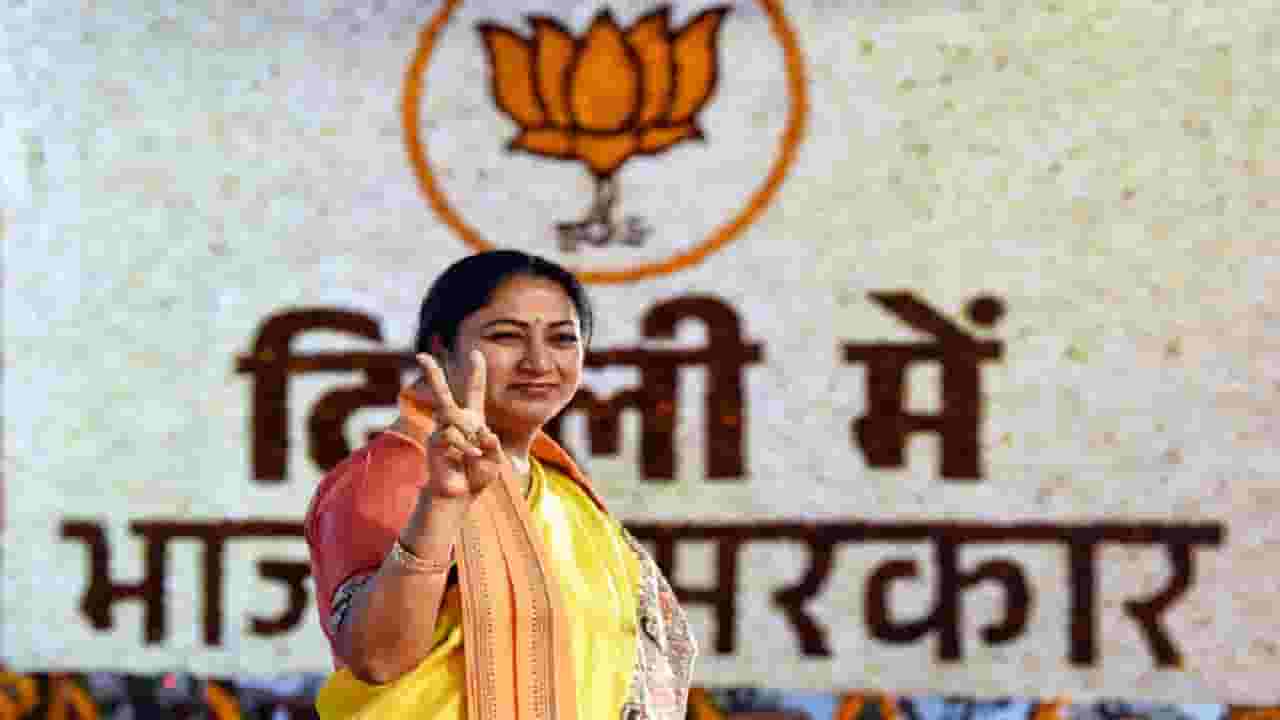Rekha Gupta Video : दिल्लीत चौथ्यांदा महिला मुख्यमंत्री विराजमान, आज शपथविधी, कोण आहेत नव्या CM रेखा गुप्ता?