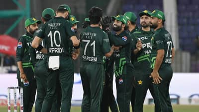 चॅम्पियन्स ट्रॉफीपूर्वीच पाकिस्तानची झोप उडाली, न्यूझीलंडने हॅटट्रीक केल्यास स्पर्धेबाहेर!