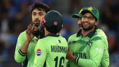 शुबमन गिलला बाद केल्यानंतर पाकिस्तानच्या गोलंदाजाने दाखवला माज, Video सोशल मीडियावर व्हायरल