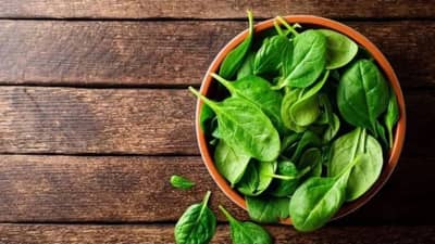 Palak Water: वाढलेलं वजन झटपट कमी करायचंय? स्वयंपाकघरातील हा पदार्थ ठरेल फायदेशीर...