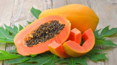 Papaya for Skin: पिंपल्स आणि डागांच्या समस्यांपासून सुटका मिळवण्यासाठी पपई ठरेल रामबाण....जाणून घ्या फायदे