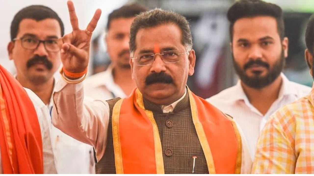 Rajan Salvi with Eknath Shinde: एकनाथ शिंदे यांच्यासमोरच राजन साळवी यांनी सांगितले शिवसेनेत काय हवे... Rajan Salvi with Eknath Shinde: एकनाथ शिंदे यांच्यासमोरच राजन साळवी यांनी सांगितले शिवसेनेत काय हवे...