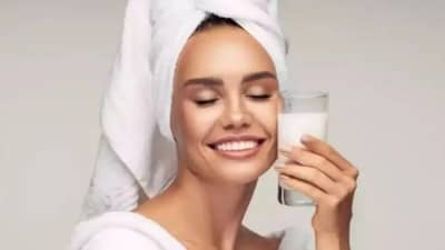 Raw Milk Benefits : चमकदार त्वचेसाठी स्वयंपाकघरातील हा पदार्थ ठरेल फायदेशीर...
