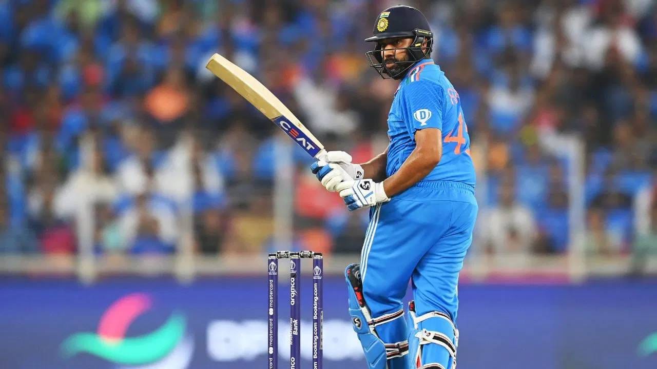 सर्वाधिक षटकार मारणाऱ्या खेळाडूंच्या यादीत आता सक्रिय खेळाडू म्हणून रोहित शर्मा एकमेव आहे. चौथ्या स्थानी 270 षटकारांसह सनथ जयसूर्या, पाचव्या स्थानी 229 षटकारांसह एमएस धोनी आणि 220 षटकारांसह इयॉन मॉर्गन सहाव्या स्थानी आहे.