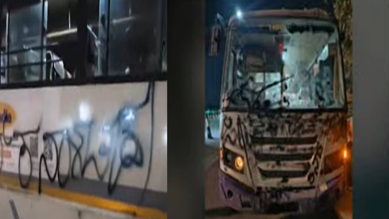 ST Bus Attack : कर्नाटकात महाराष्ट्राच्या एसटी बसवर हल्ला, चालकाला काळं फासून मारहाण ST Bus Attack : कर्नाटकात महाराष्ट्राच्या एसटी बसवर हल्ला, चालकाला काळं फासून मारहाण