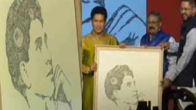 Sachin Tendulkar : पुण्यात सचिन तेंडुलकर यांची चितळे उद्योग समूहाच्या कार्यक्रमाला उपस्थिती, क्रिकेटच्या देवाला खास स्केच भेट