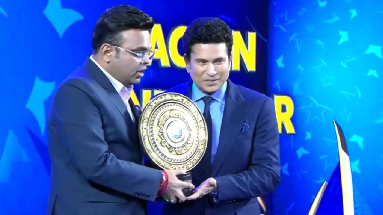 बीसीसीआयकडून सचिन तेंडुलकरचा जीवनगौरव पुरस्काराने सन्मान, बुमराह-मंधानाचा सर्वोत्तम क्रिकेटपटू म्हणून गौरव बीसीसीआयकडून सचिन तेंडुलकरचा जीवनगौरव पुरस्काराने सन्मान, बुमराह-मंधानाचा सर्वोत्तम क्रिकेटपटू म्हणून गौरव