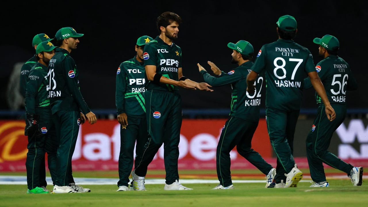 आयसीसी चॅम्पियन्स ट्रॉफीसाठी पाकिस्तान टीम : मोहम्मद रिझवान (कॅप्टन), बाबर आझम, फखर जमान, कामरान गुलाम, सौद शकील, तय्यब ताहिर, फहीम अश्रफ, खुशदिल शाह, सलमान अली आगा, उस्मान खान, अबरार अहमद, हरिस रौफ, मोहम्मद हसनैन, नसीम शाह आणि शाहीन शाह आफ्रिदी. (Photo Credit : Babar Azam X Account)