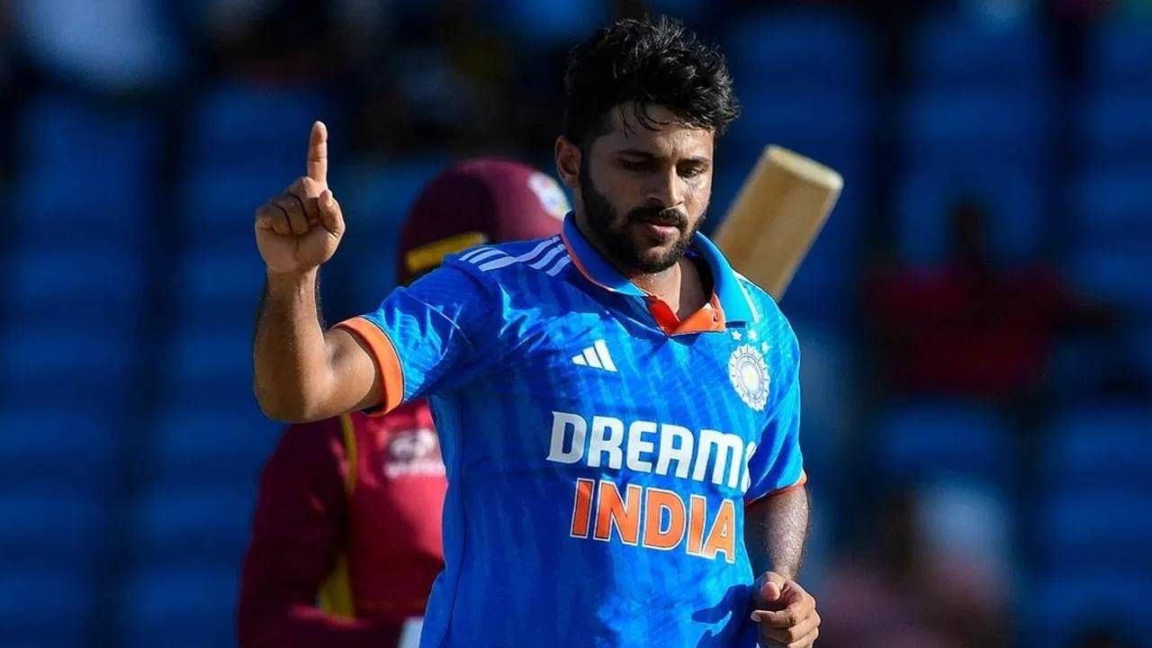 'जेव्हा तुम्ही घरी रिकामी असता..', टीम इंडियातून डावलल्यानंतर शार्दुल ठाकुरने अखेर मौन सोडलं 'जेव्हा तुम्ही घरी रिकामी असता..', टीम इंडियातून डावलल्यानंतर शार्दुल ठाकुरने अखेर मौन सोडलं