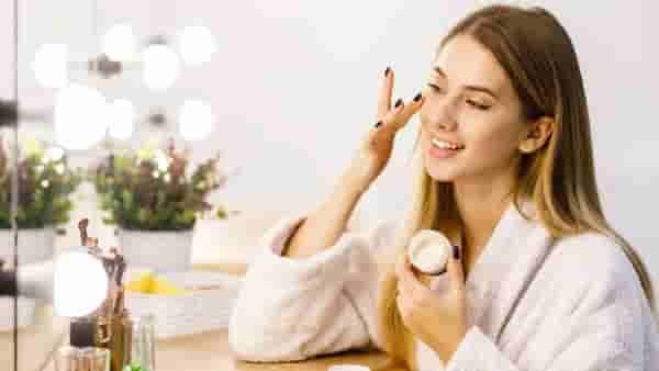 Beauty Tips: पिंपल्समुळे त्रस्त आहात? अंघोळीपूर्वी चेहऱ्यवर या गोष्टी वापरा सर्व समस्या होतील दूर....