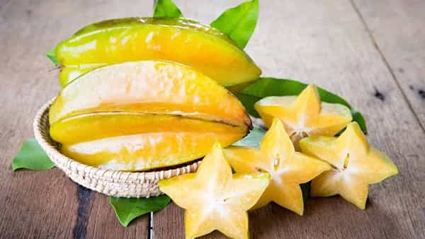स्टार फ्रूटमध्ये बरेच आरोग्यवर्धक गुणधर्म आहेत. या फळातील व्हिटॅमिन बी 6 पचनक्रिया व्यवस्थित करण्यास मदत करते. यामुळे कॅलरीज देखील बर्न होतात. यात भरपूर प्रमाणात व्हिटॅमिन सी असल्याने रोग प्रतिकार शक्ति वाढते.