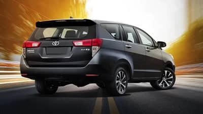 मारूतीला तगडी टक्कर देण्यासाठी टोयोटो कडून होणार नव्या कोऱ्या 7 इलेक्ट्रिक कार लाँच