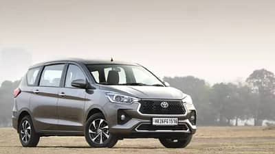 Maruti Suzuki Ertiga सारखी दिसणारी ही 7 सीटर कार कमी किंमतीत करा खरेदी, 20.51 किमीपर्यंत देते मायलेज