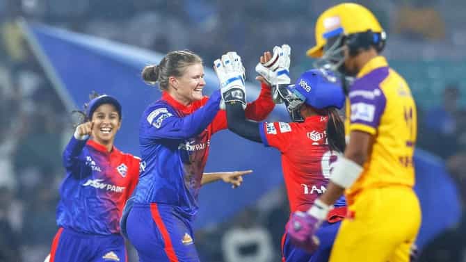 WPL 2025 : युपी वॉरियर्स आणि दिल्ली कॅपिटल्स आमनेसामने, नाणेफेक जिंकून मेग लेनिंगने घेतला असा निर्णय