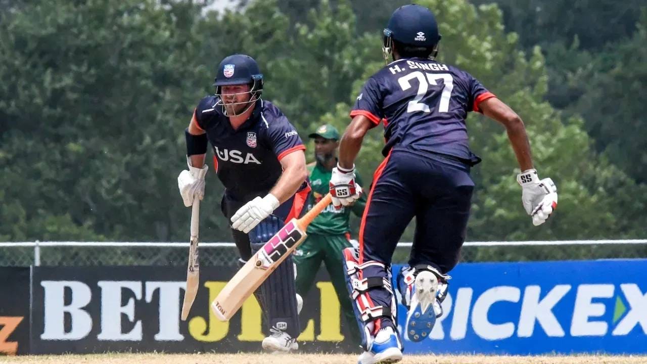 अल एमीरेट्स स्टेडियमवर मैदानावर अमेरिका आणि ओमान संघ आमनेसामने आले होते. ओमानने नाणेफेक जिंकून गोलंदाजी करण्याचा निर्णय घेतला आहे. अमेरिकेने प्रथम फलंदाजी करताना 35.3 षटकात 122 धावा केल्या.