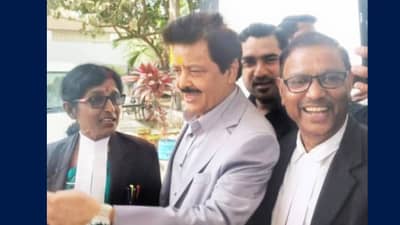 10 हजारांचा दंड ठोठावताच उदित नारायण कोर्टात हजर, पत्नी म्हणाली, मुंबईत गेल्यावर मागे लागतात गुंड