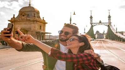 रोमँटिक व्हॅलेंटाईन डेला पार्टनरसोबत प्लॅन करा इंटरनॅशनल ट्रिप, बेस्ट आहेत ही ठिकाणं