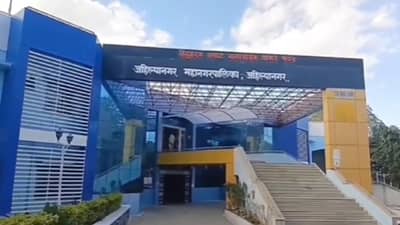 अटकेत असलेल्या आरोग्य अधिकाऱ्याचं पलायन, पोलिसांनी सिनेस्टाईल पाठलाग करत पकडला, अहिल्यानगरमधील धक्कादायक प्रकार