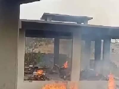 जळगावात अंत्ययात्रेदरम्यान धक्कादायक प्रकार, नातेवाईक प्रचंड घाबरले, मृतदेह रस्त्यातच सोडून पळत सुटले