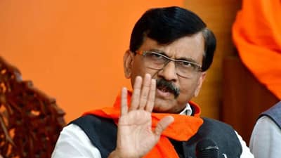 साहित्य महामंडळानं माफी मागावी, संजय राऊत यांची मागणी; उषा तांबेंचं एका वाक्यात उत्तर