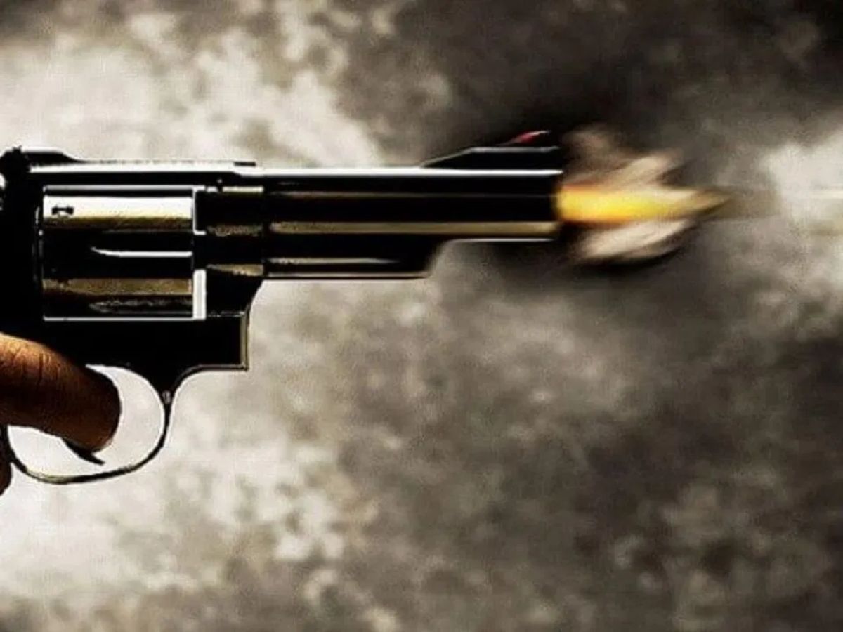 सीआरपीएफ जवानानं स्वत:च्या हातानं डोक्यात गोळी झाडली; गडचिरोलीमधील खळबळजनक घटना सीआरपीएफ जवानानं स्वत:च्या हातानं डोक्यात गोळी झाडली; गडचिरोलीमधील खळबळजनक घटना