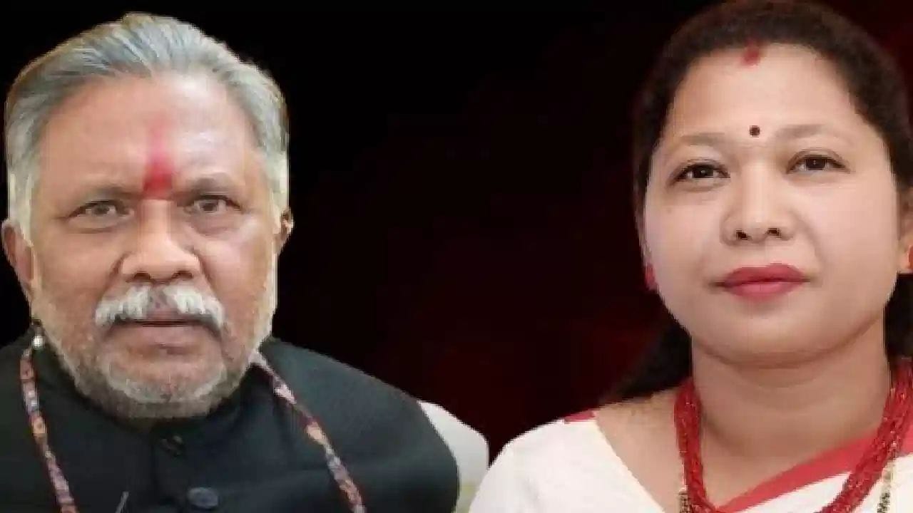 मतदारसंघात रस्ते खराब, आमदाराची लेक बापाविरोधात मैदानात; महाराष्ट्रात पहिल्यांदाच असं घडलं