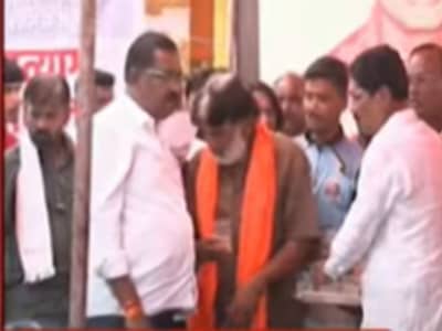 संतोष देशमुख यांच्या कुटुंबाचं अन्नत्याग आंदोलन मागे, आता नवी डेडलाईन