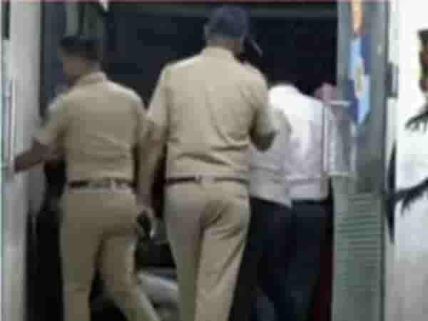 पुणे बलात्कार प्रकरण : पीडितेच्या वैद्यकीय अहवालातून धक्कादायक बाब समोर; एक नाही तर...