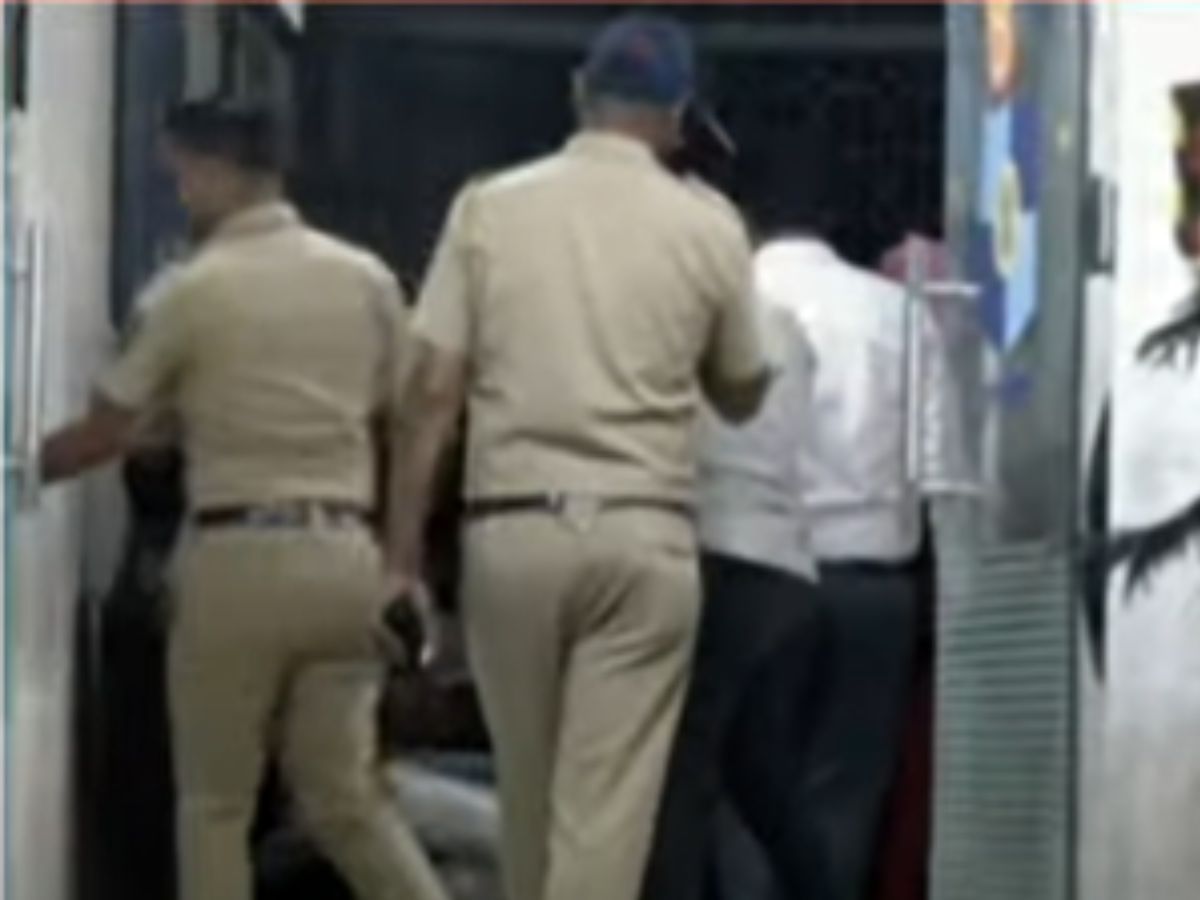 पुणे बलात्कार प्रकरण : पीडितेच्या वैद्यकीय अहवालातून धक्कादायक बाब समोर; एक नाही तर...