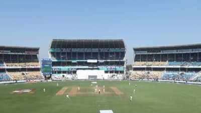 नागपूर वनडे सामन्यापूर्वी टीम इंडियाच्या सदस्याला पोलिसांनी पकडलं, झालं असं की... Watch Video