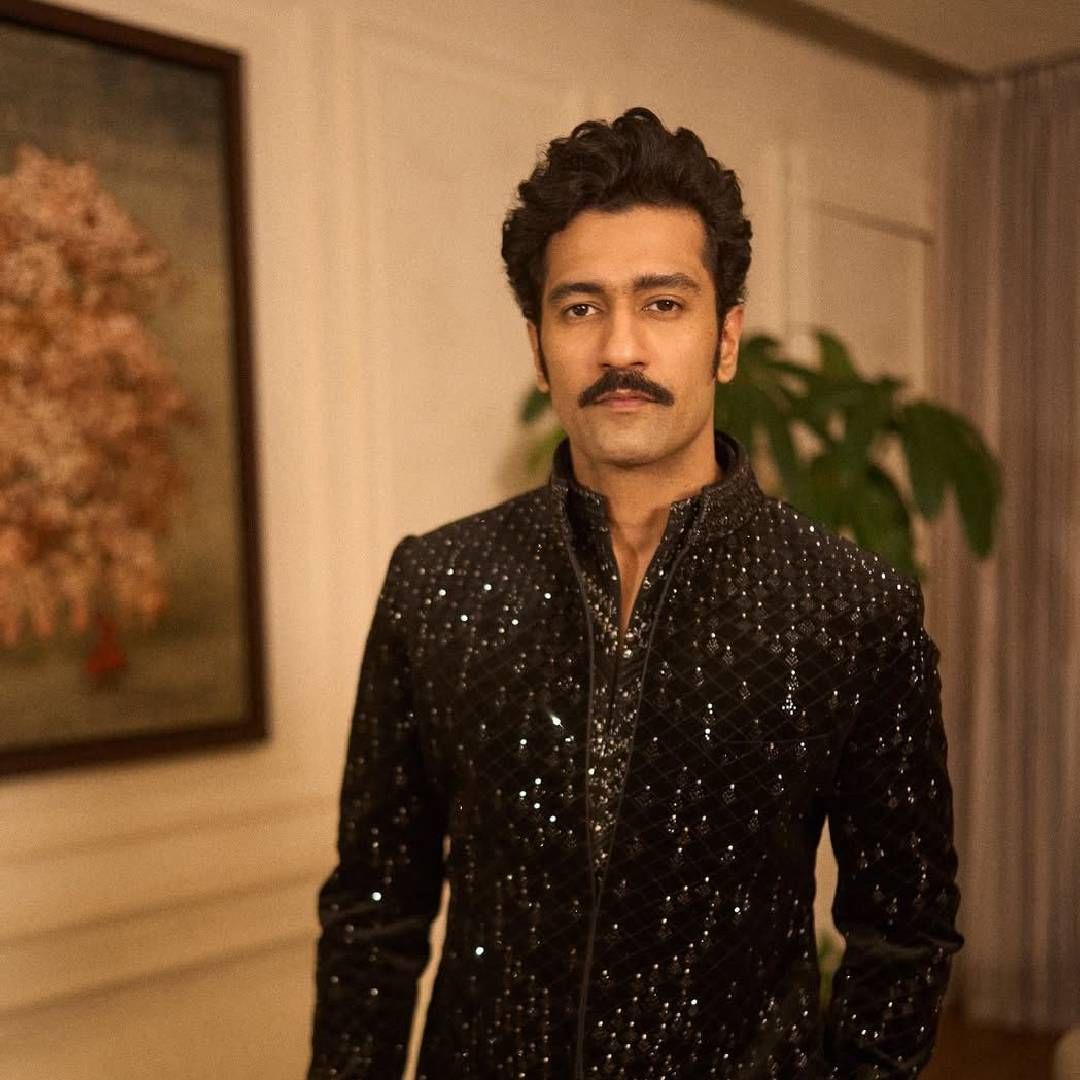 या व्हिडीओमुळे विकी सुरुवातीला हसतो आणि त्यानंतर कतरिनाला म्हणतो, "विचित्र किंतु सत्य प्राणी है आप." आपल्या आगामी 'छावा' या चित्रपटाच्या व्यग्र प्रमोशनमधून पत्नीसाठी विकीने थोडा वेळ काढला आहे. त्याचदरम्यान कतरिनाने हा क्युट व्हिडीओ शूट केला आहे. 
