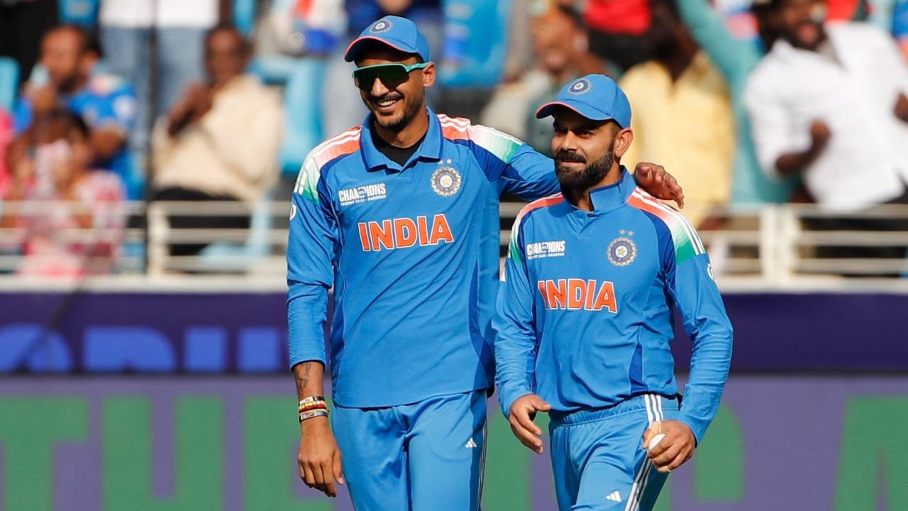 दुसरीकडे, विराट कोहलीने या सामन्यात जाकेर अलीचा झेल पकडताच मोहम्मद अझहरूद्दीच्या विक्रमाची बरोबरी साधली. वनडे क्रिकेटमध्ये अझहरूद्दीने १५६ झेल, तर विराट कोहलीनेही १५६ झेल घेतल्या आहेत. सचिन तेंडुलकरने १४०, राहुल द्रविडने १२४ आणि सुरेश रैनाने १०२ विकेट घेतल्या आहेत.