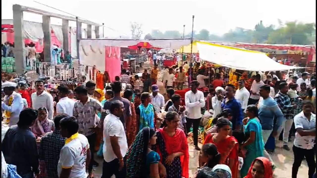 हा यात्रोत्सव चार दिवस चालत असल्याने भाविक मोठ्या संख्येने या ठिकाणी येतात. अनेक जण मनातील इच्छा पूर्ण झाल्यावर याठिकाणी नवैद्य देण्याची प्रथा आहे.