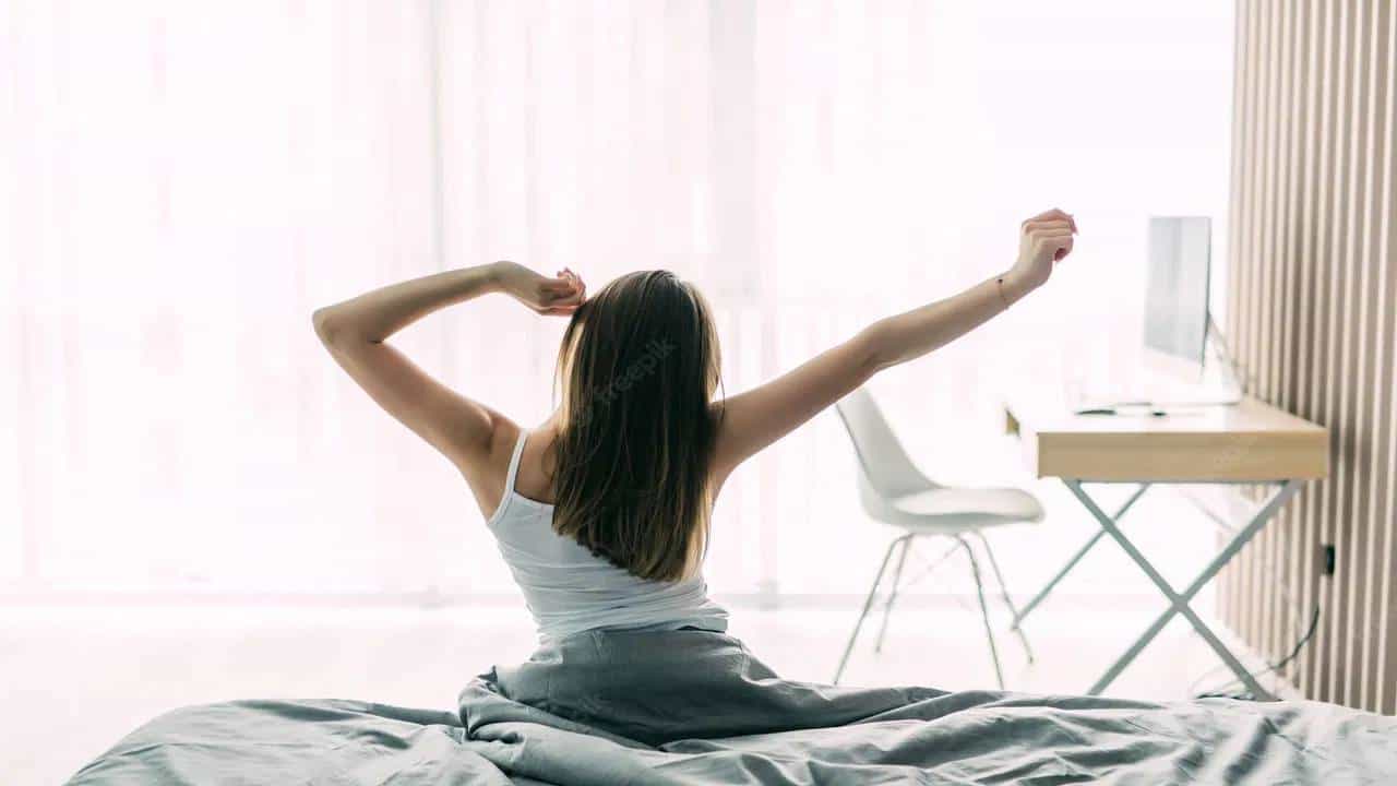 सकाळी उठल्यावर या पाच गोष्टी चुकूनही बघू नका, पूर्ण दिवस जाईल व्यर्थ! जाणून घ्या