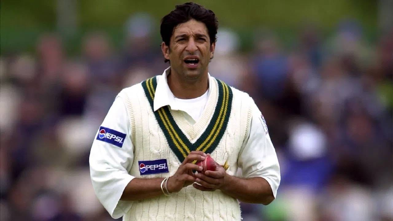 पाकिस्तानचा माजी कर्णधार वसीम अक्रम जानेवारी 1986 ते ऑक्टोबर 1997 या कालावधीत 67 कसोटी सामना खेळला. 11 वर्षे आणि 253 दिवसानंतर देशांतर्गत क्रिकेटमध्ये खेळला. इतकी वर्षे वसीम अक्रम देशांतर्गत क्रिकेट खेळला नव्हता. त्यामुळे गेली अनेक वर्षे हा विक्रम त्याच्या नावावर होता. आता विक्रम विराट कोहलीने मोडला आहे.