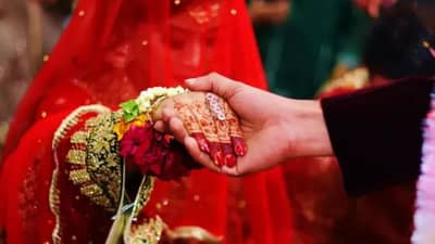 दोन पत्नींमध्ये वाटला गेला पती, एकीकडे तीन दिवस, दुसरीकडे तीन दिवस, एक दिवस वीकेंड सुट्टी