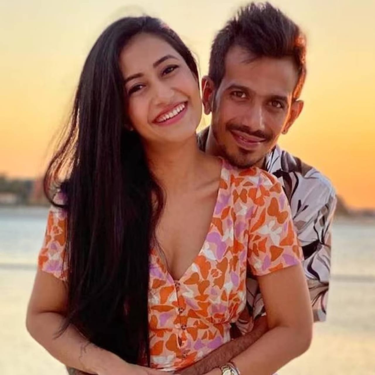 भारतीय क्रिकेटपटू हार्दिक पांड्या आणि नताशा यांच्या घटस्फोटानंतर सर्वजण चकीत झाले. त्यापाठोपाठ आता युझवेंद्र चहल आणि धनश्री यांचा देखील घटस्फोट झाला आहे. घटस्फोटानंतर धनश्रीला पोटगी म्हणून किती रक्कम मिळाली असा प्रश्न सर्वांना पडला आहे. चला जाणून घेऊया त्याविषयी...