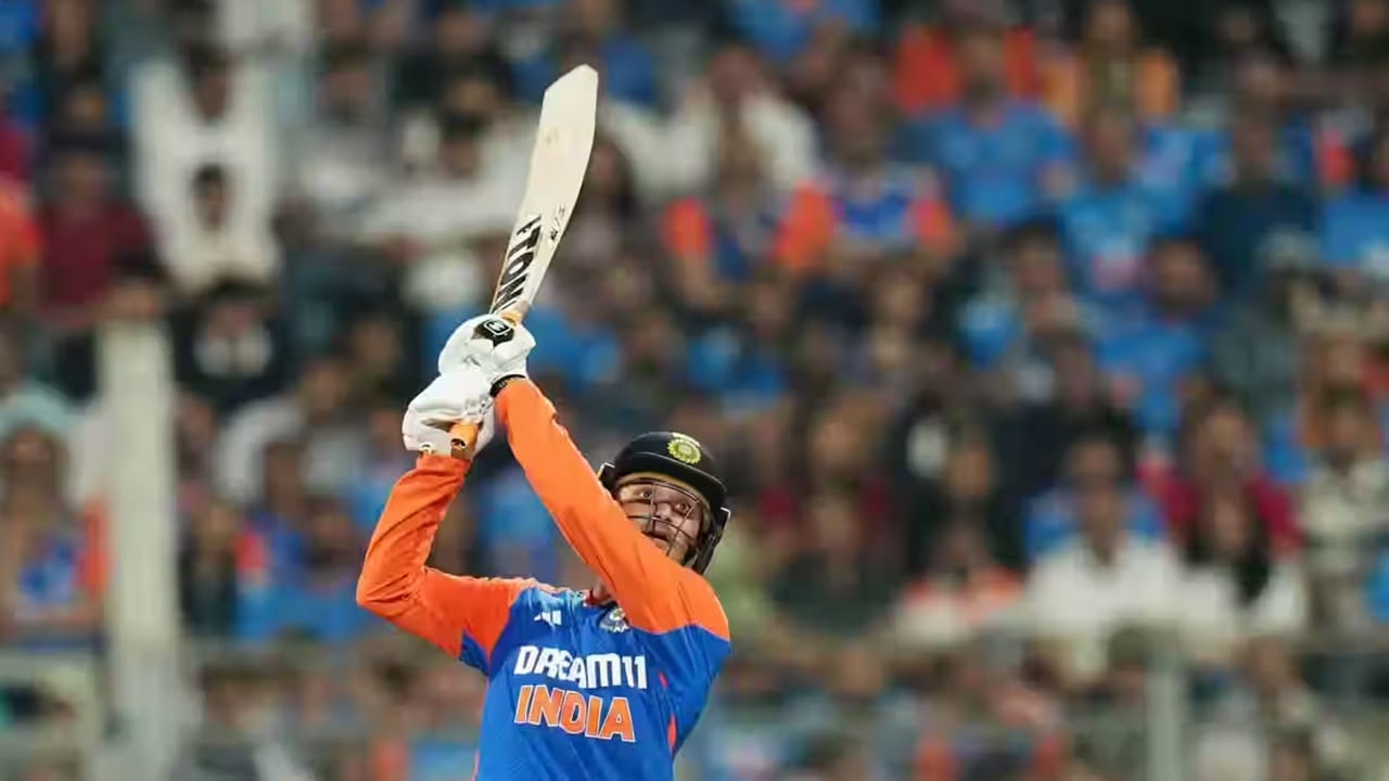 तसेच अभिषेक शर्मा याचं हे टी 20i कारदीकीर्दीतील दुसरं शतक ठरलं. टीम इंडियासाठी सर्वाधिक शतकांचा विक्रम हा कॅप्टन रोहित शर्मा याच्या नावावर आहे. (Photo Credit : Bcci)