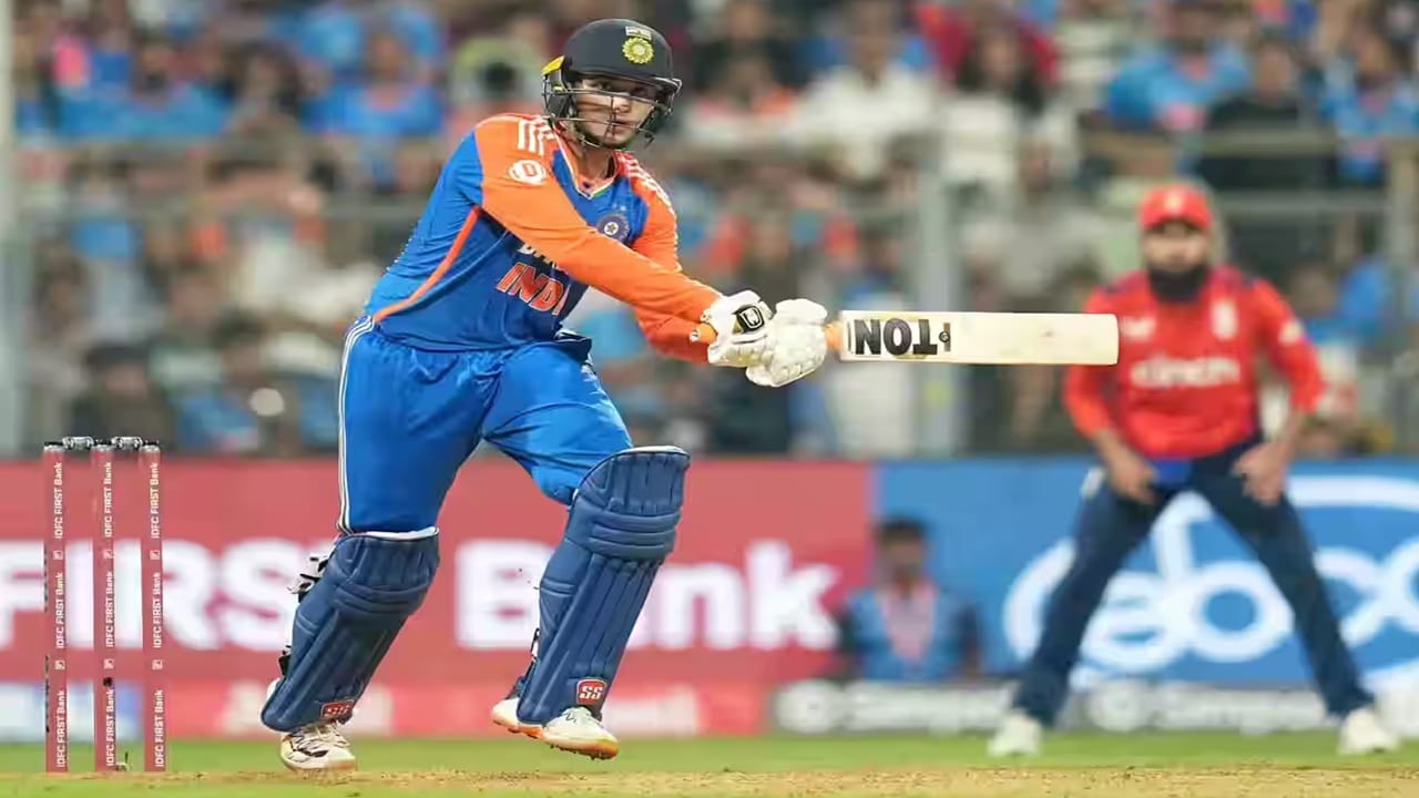 अभिषेकने 135 धावांच्या खेळीसह शुबमन गिल याचा महारेकॉर्ड उद्धवस्त केला. टीम इंडियासाठी टी 20i मध्ये एका सामन्यात सर्वाधिक 126 धावांचा विक्रम शुबमन गिलच्या नावावर होता. मात्र हा विक्रम आता शुबमनच्या नावावर झाला आहे. (Photo Credit : Bcci)