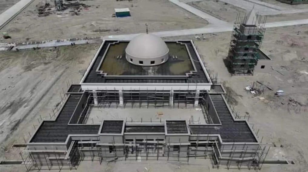 ना धडे विमाने, ना प्रवासी, ना सुविधा,पाकिस्तानचा हा एअरपोर्ट एक रहस्य का बनलाय ? ना धडे विमाने, ना प्रवासी, ना सुविधा,पाकिस्तानचा हा एअरपोर्ट एक रहस्य का बनलाय ?