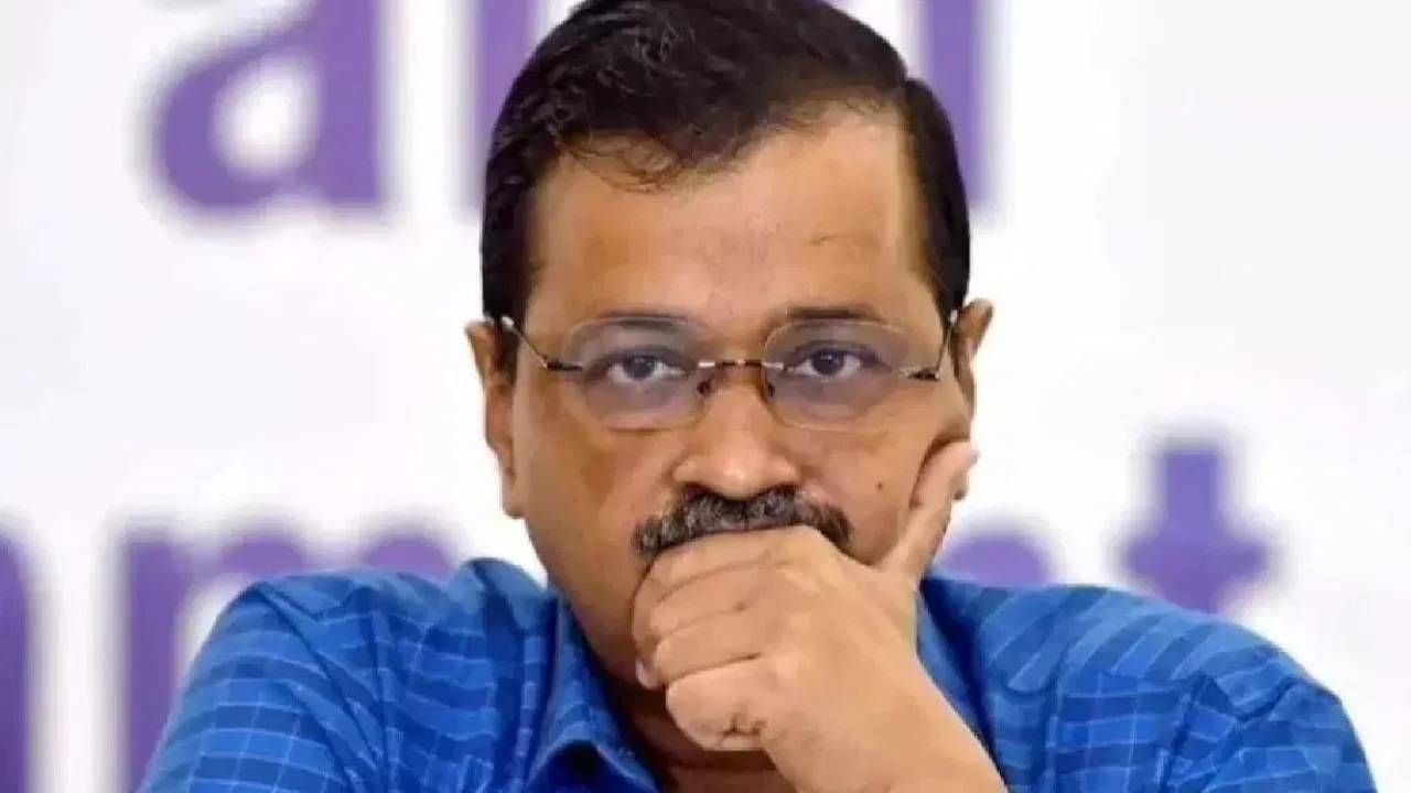 दिल्लीत राजकीय भूकंप... तीन नगरसेवकांनी केजरीवालांना सोडलं; भाजपमध्ये प्रवेश